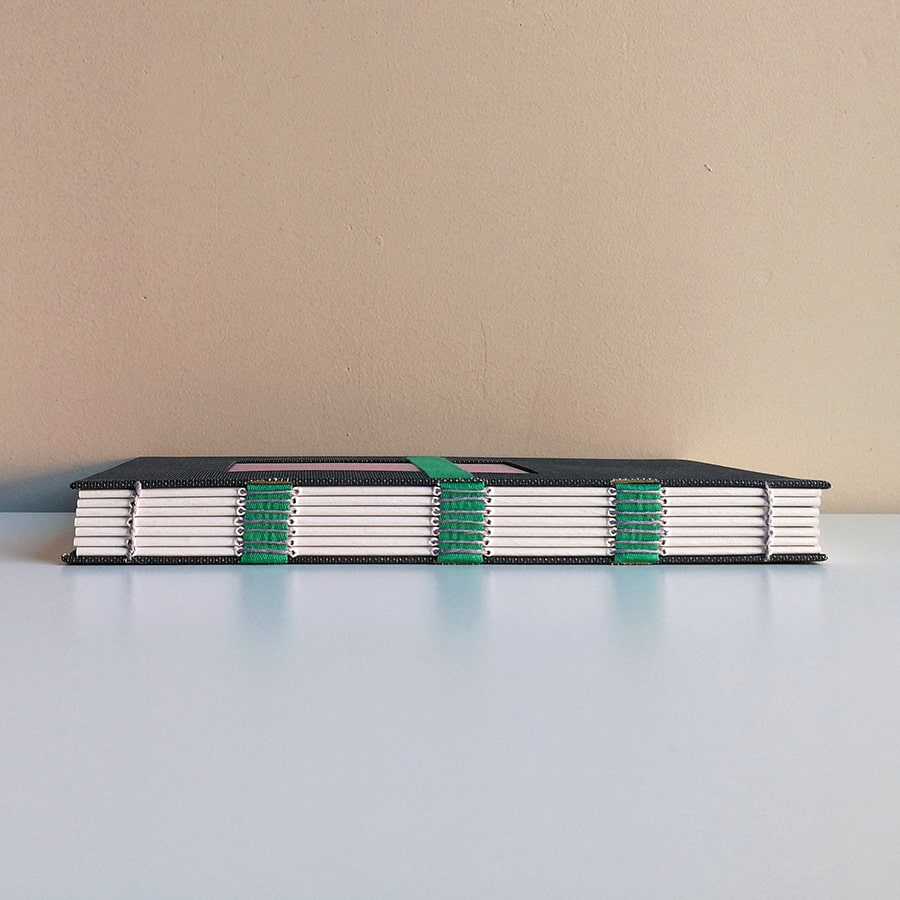 Cuaderno A5 gris oscuro ventana rosa papel reciclado blanco (liso) - Imagen 3