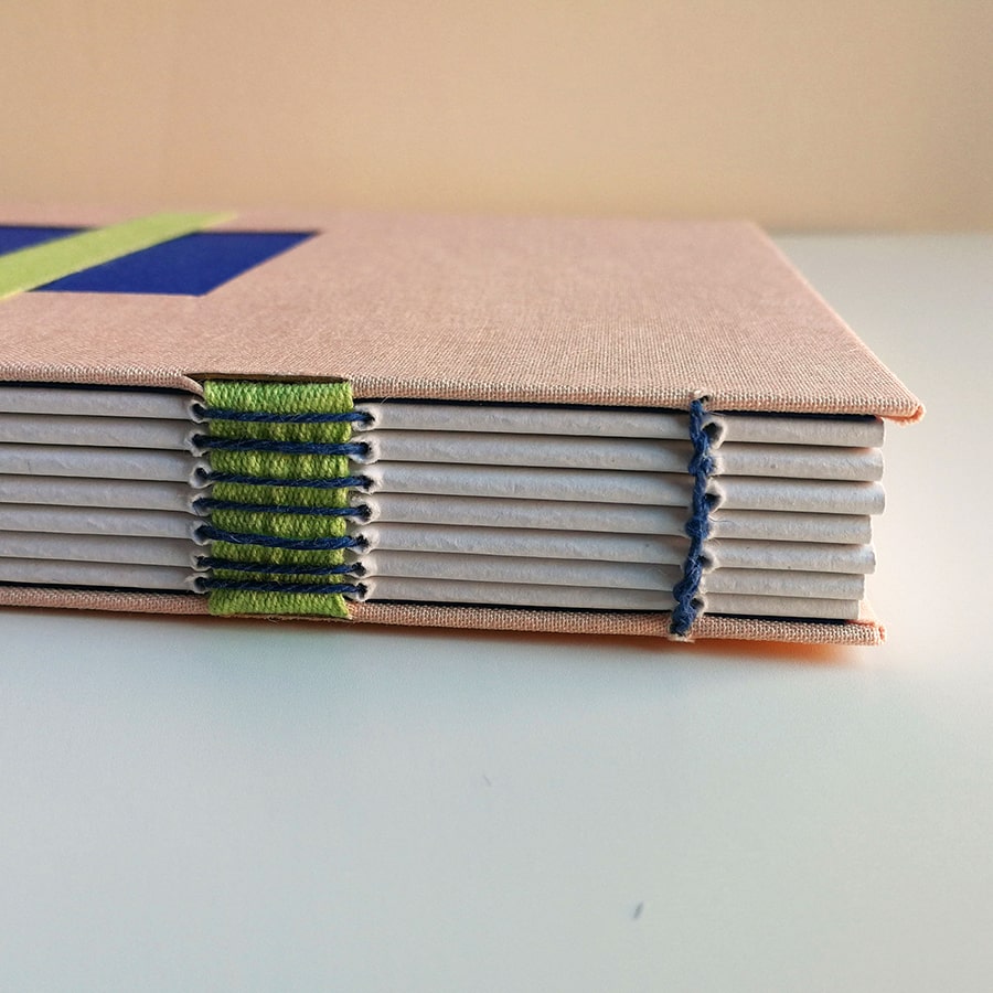 Cuaderno A5 rosa palo papel reciclado blanco (liso) - Imagen 3