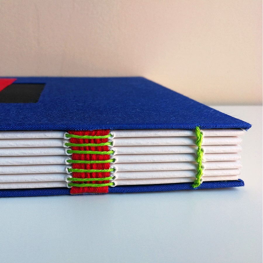 Cuaderno A5 azul noche papel reciclado blanco (liso) - Imagen 4