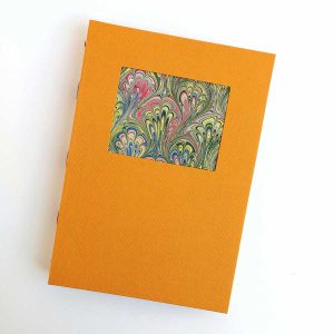 hecho a mano cuaderno A5 naranja-marmoleado