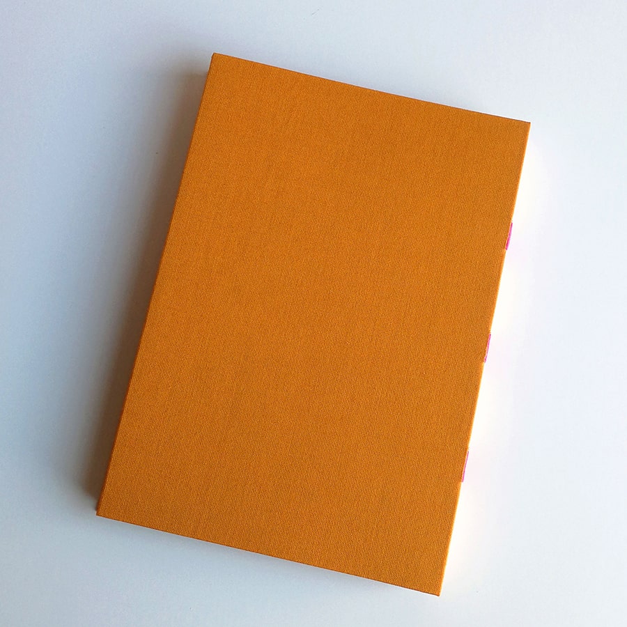 Cuaderno A5 amarillo anaranjado papel reciclado blanco (liso) - Imagen 7