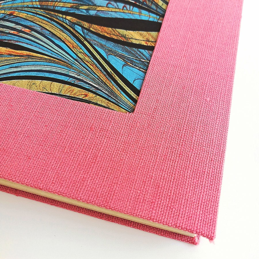 detalle cuaderno-Diario marmoleado A5 rosa